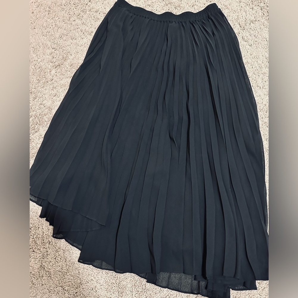 Elegant Black Pleated Skirt assyme